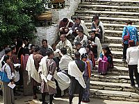 Yerel kıyafetli Öğrenciler